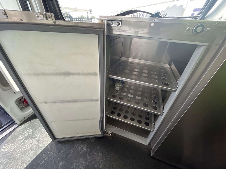 2022-mercedes-benz-sprinter-4500-image-40