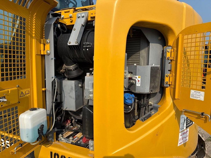2022-deere-135g-image-17