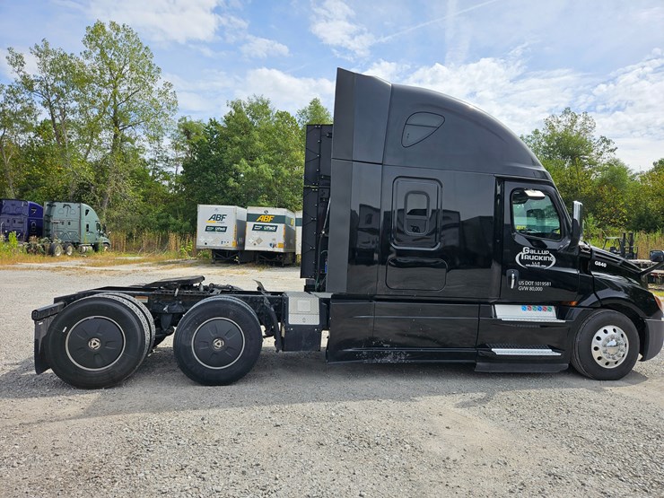 2018-freightliner-cascadia-126-image-20