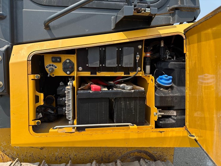 2021-deere-550k-lgp-image-15