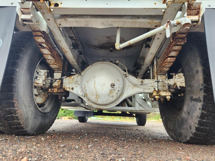 #1647-•-1976-gmc-fuel-truck-image-43