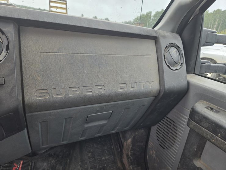 2011-ford-f550-image-53