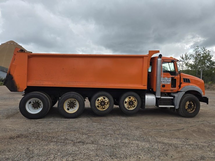 2015-mack-granite-gu813-image-6