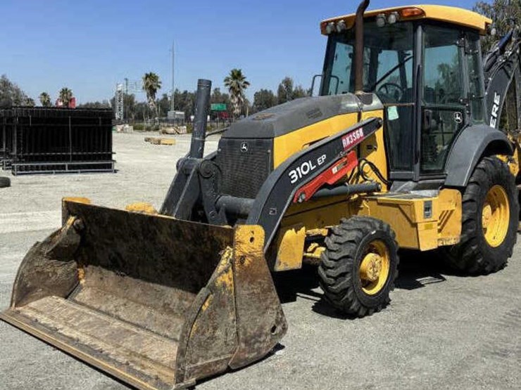 2019-deere-310l-ep-image-1