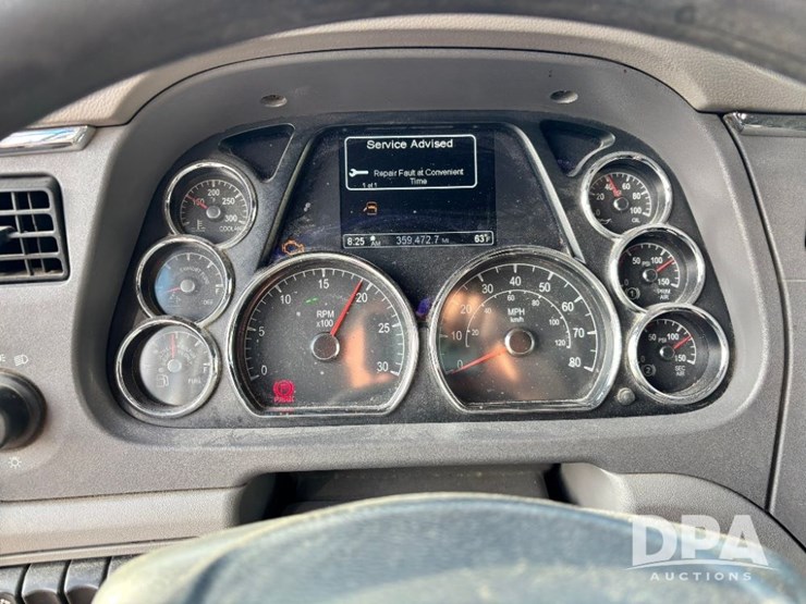 2015-peterbilt-579-image-96