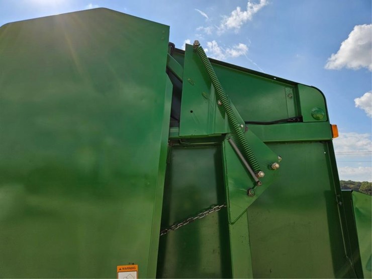 john-deere-566-image-18