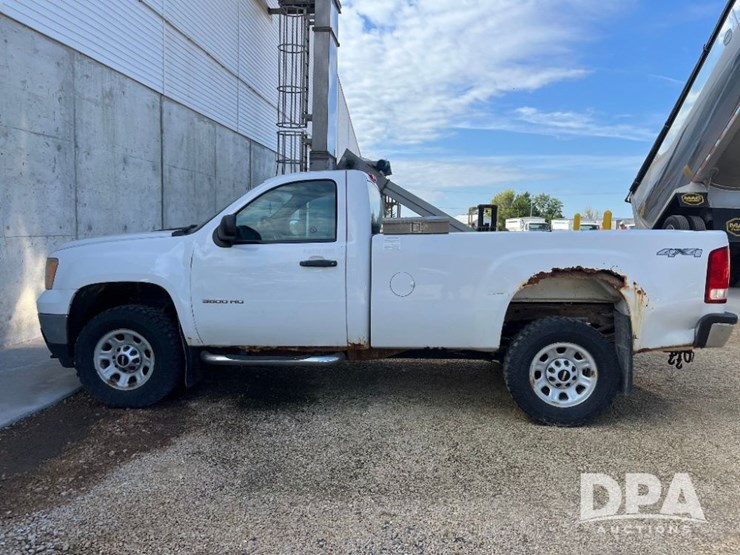 2012-gmc-3500hd-image-11