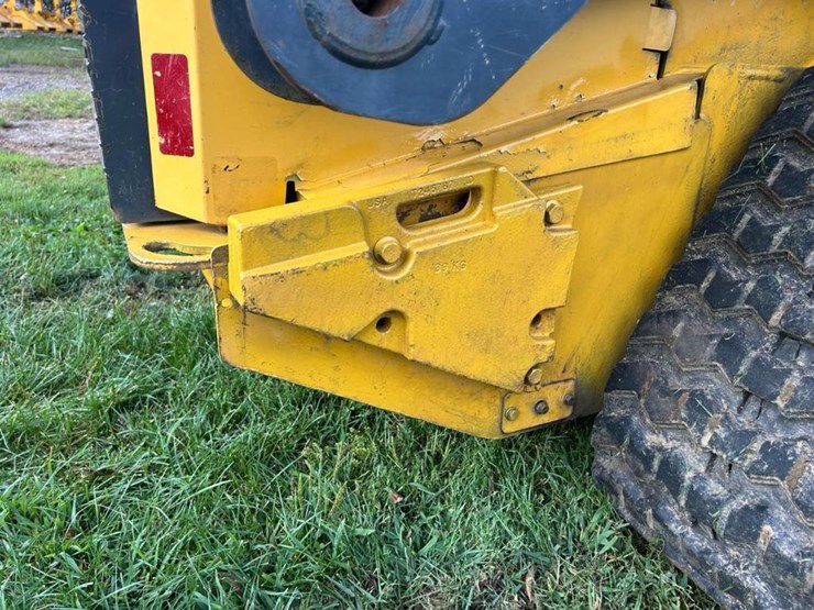 2012-deere-333d-image-34