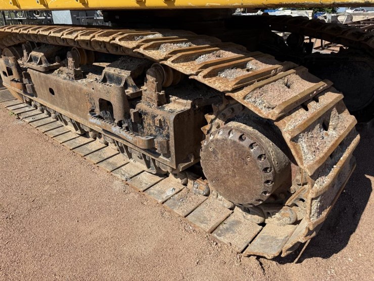 2020-deere-670g-lc-image-11