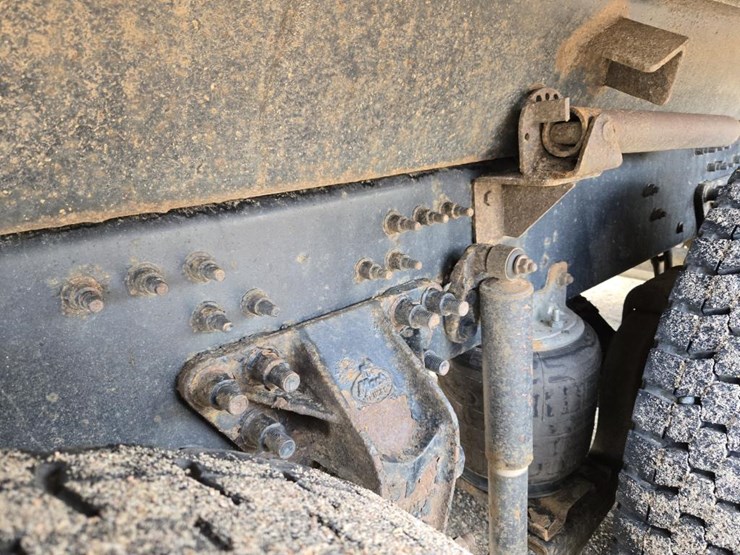 2015-mack-granite-gu813-image-50