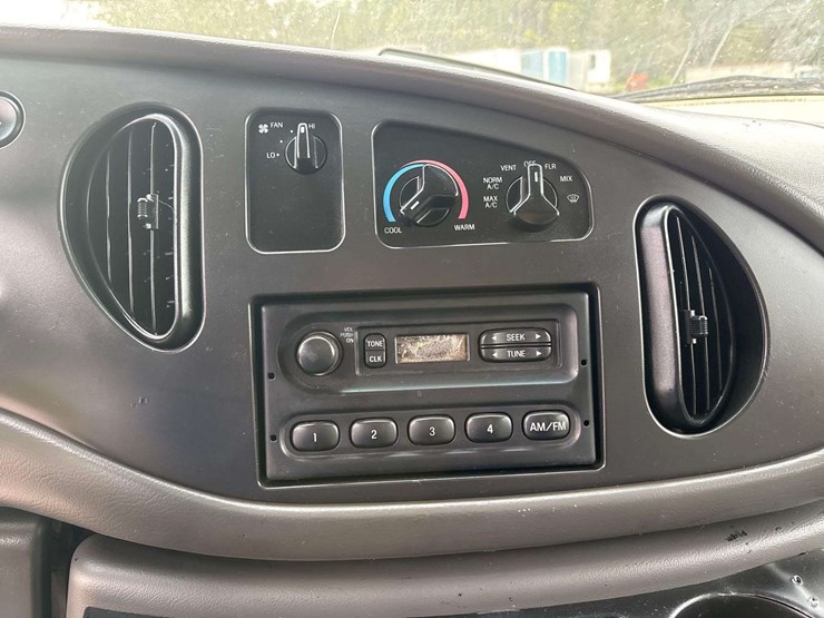2008-ford-cargo-image-19