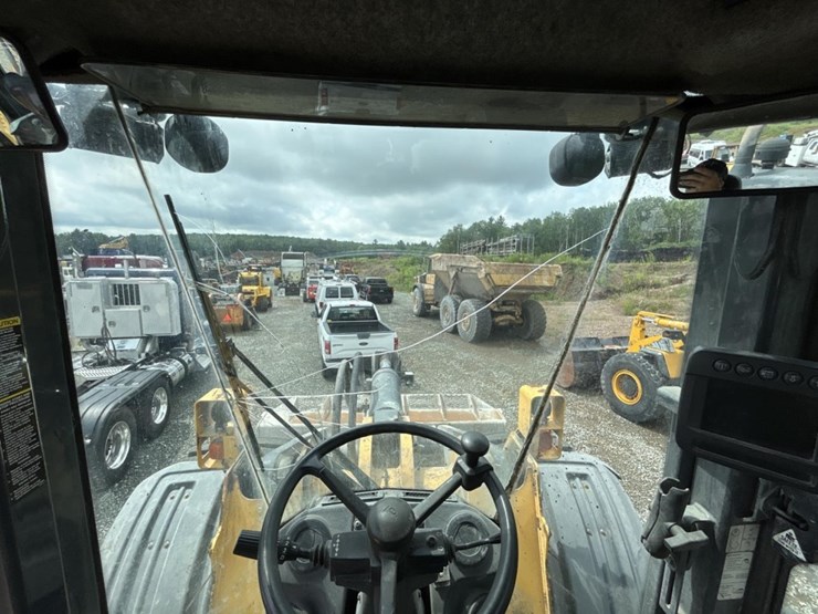 2014-deere-824k-image-77