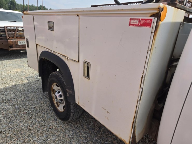 2011-chevrolet-2500hd-image-22