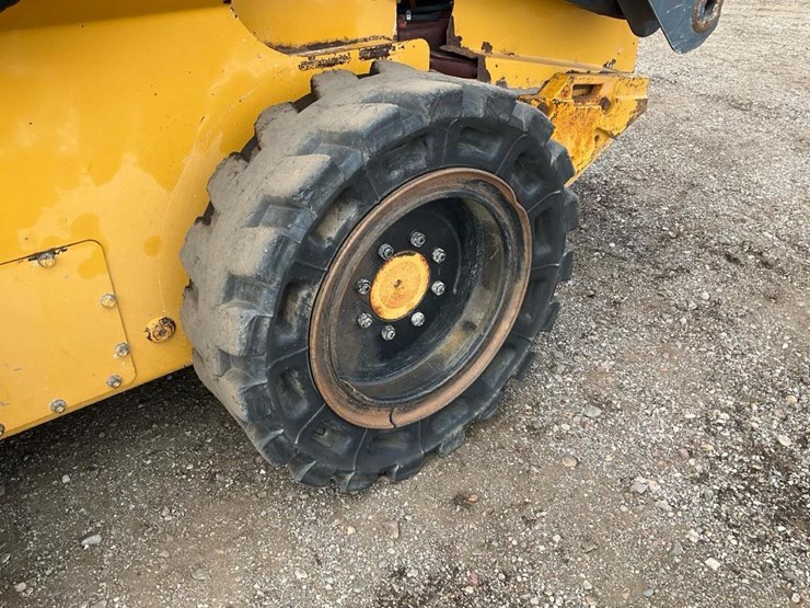 2012-deere-326d-image-12