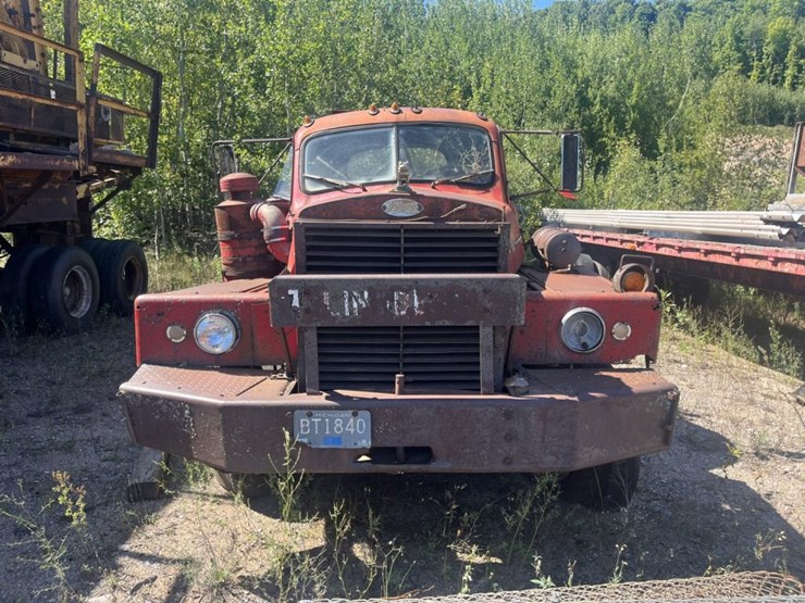 #1606-•-mack-diesel-day-cab-truck-tractor-image-8