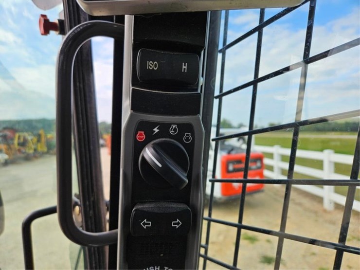 new-holland-l328-image-28