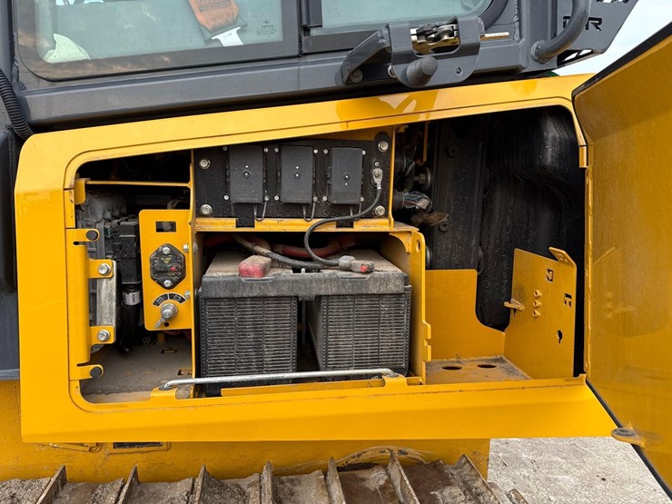 2023-deere-450-lgp-image-15