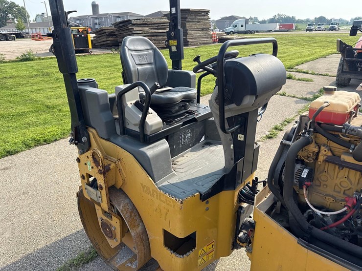 2016-caterpillar-cb34b-image-8