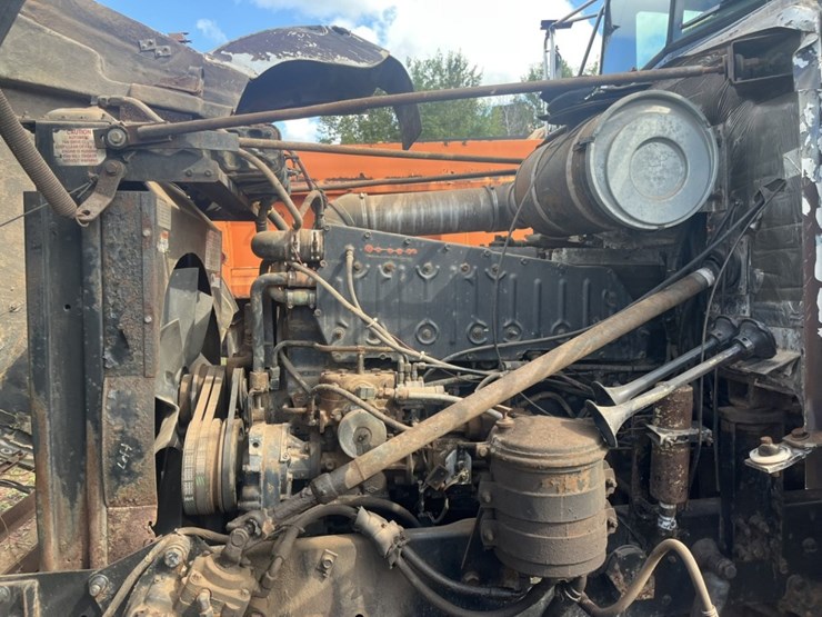 #2686-•-1990-marmon-motor-co-day-cab-truck-tractor-image-44