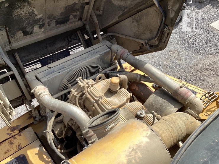2010-caterpillar-740-image-9