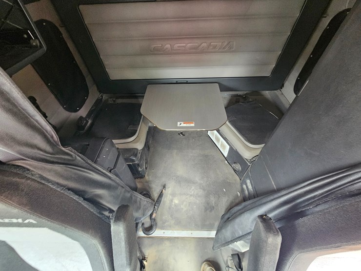 2019-freightliner-cascadia-126-image-66