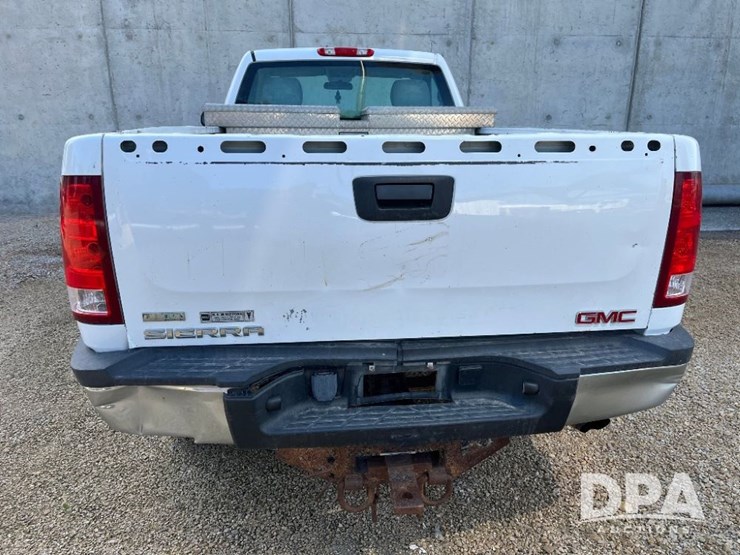 2012-gmc-3500hd-image-29
