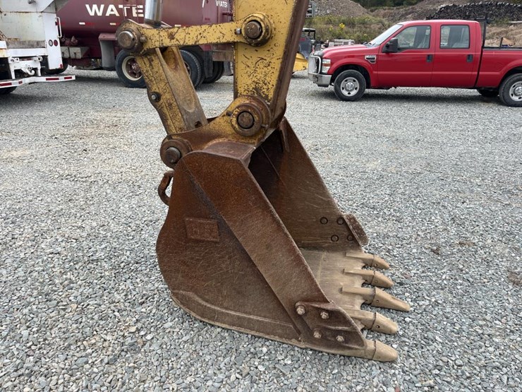 2011-caterpillar-320d-image-14