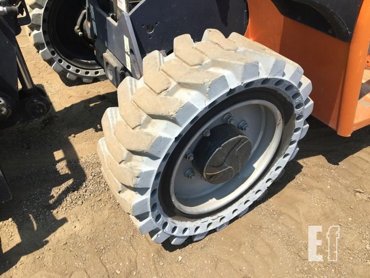 2013-jlg-g5-18a-image-8