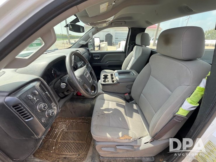 2017-gmc-3500-image-33
