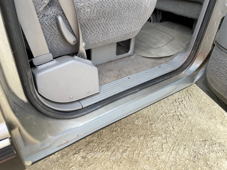 1999-gmc-2500-image-44