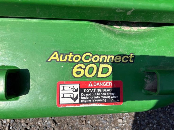 2018-john-deere-2032r-image-27