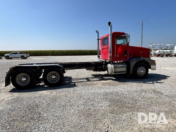 1993-peterbilt-377-image-8