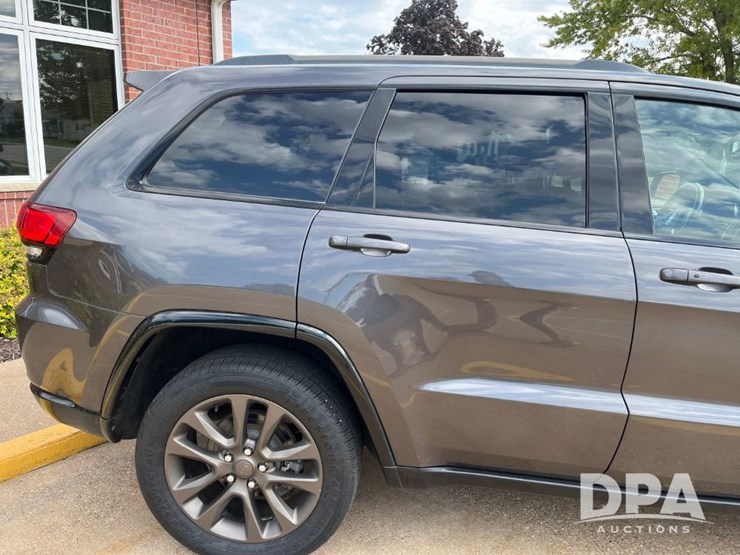 2016-jeep-grand-cherokee-image-26
