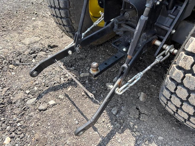 2018-john-deere-2032r-image-10