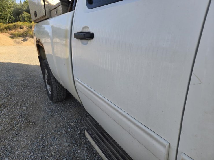 2012-chevrolet-silverado-2500-image-16