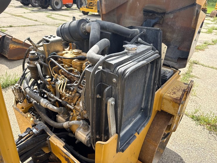 caterpillar-cb24-image-8