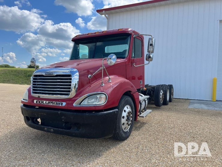 2007-freightliner-columbia-truck-(jn2954,-unit-2158)-image-2