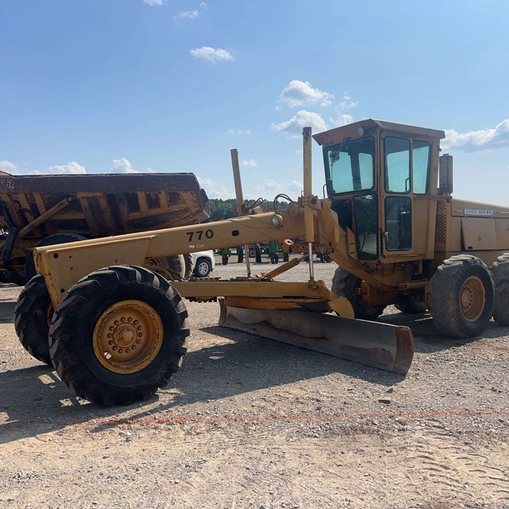 JOHN DEERE 770