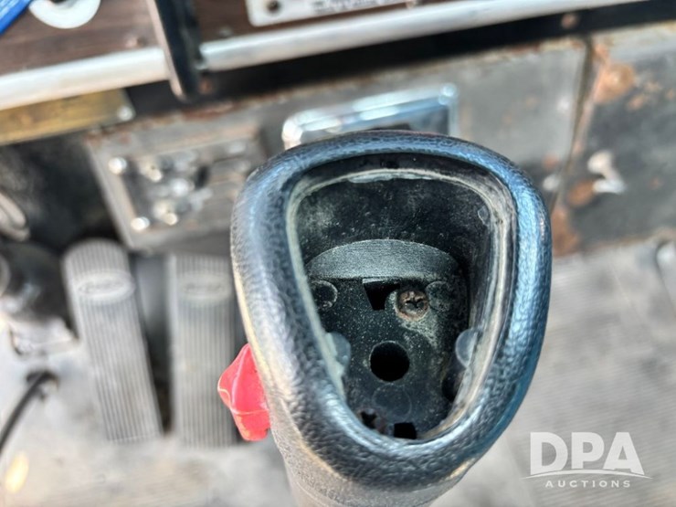 1986-peterbilt-359-image-82