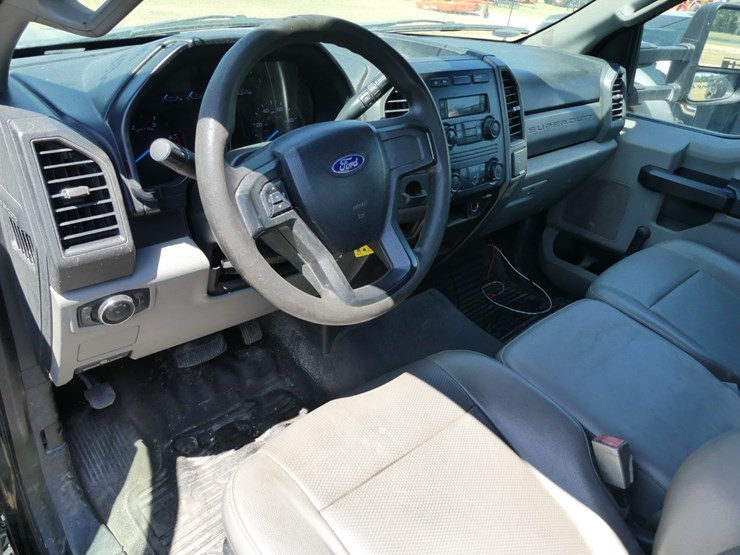 2019-ford-f350-xl-image-13