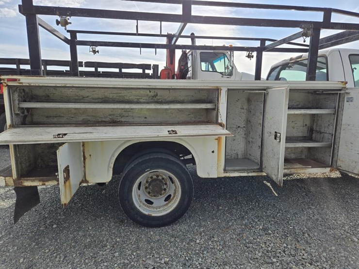 2006-ford-f550-image-21