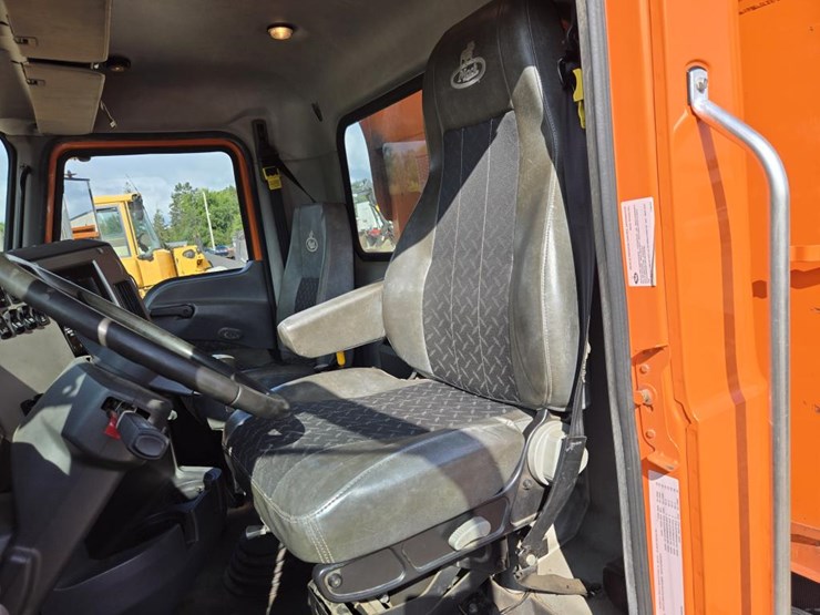 2015-mack-granite-gu813-image-100