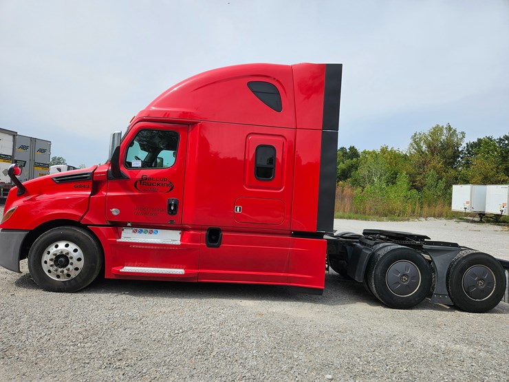 2019-freightliner-cascadia-126-image-6