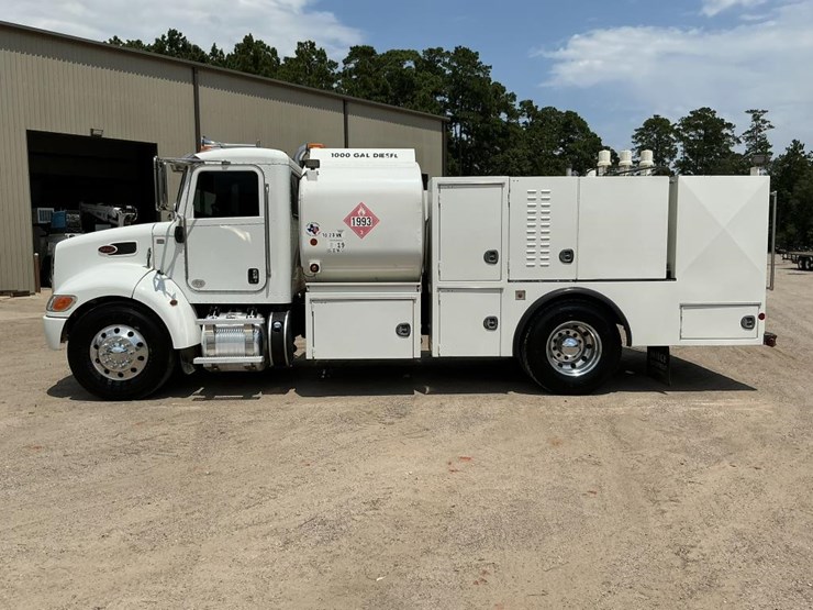 2020-peterbilt-337-image-8