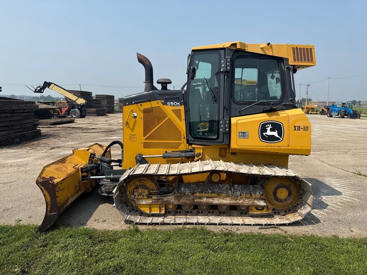 2021-deere-550k-lgp-image-1
