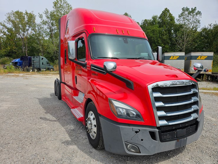2019-freightliner-cascadia-126-image-28