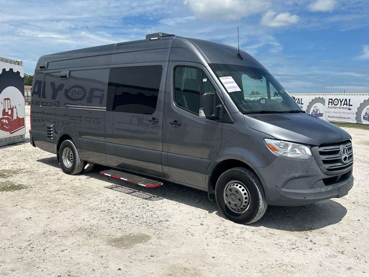 2021-mercedes-benz-sprinter-4500-image-2
