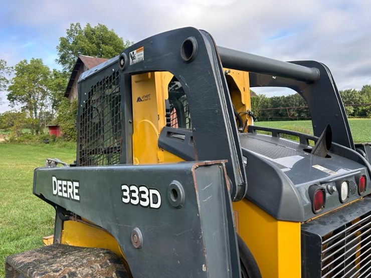 2012-deere-333d-image-24