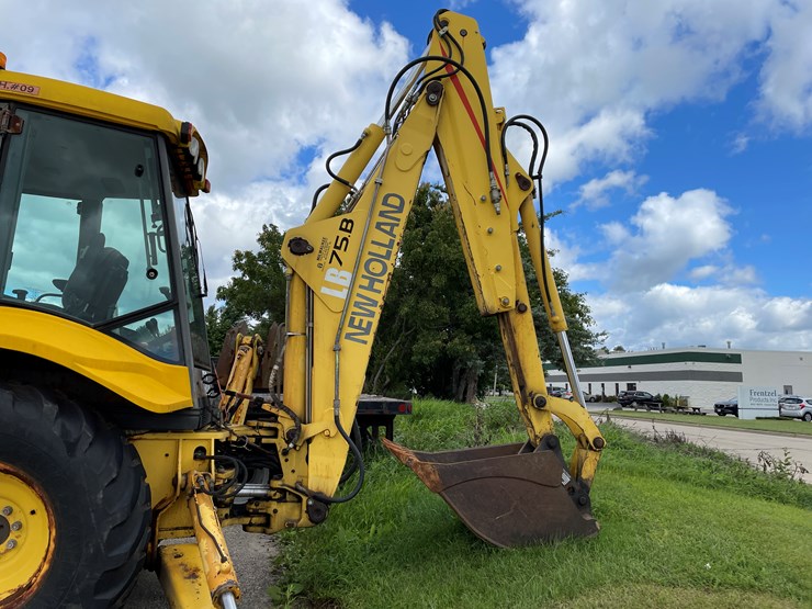 new-holland-lb75b-image-16