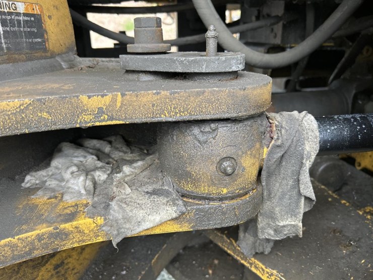2014-deere-824k-image-36